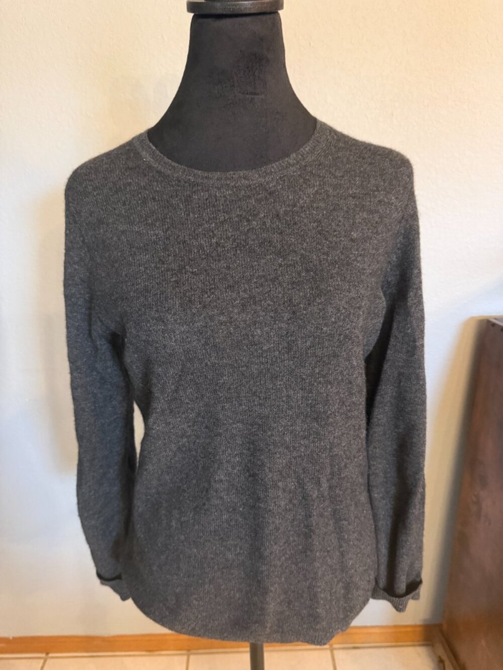 Charter Club 100% Cashmere Gray Crewneck Sweater – Soft Luxury Knit (S)